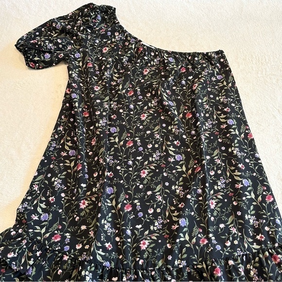 NWOT French Grey One Shoulder Floral Mini Dress - Picture 1 of 10